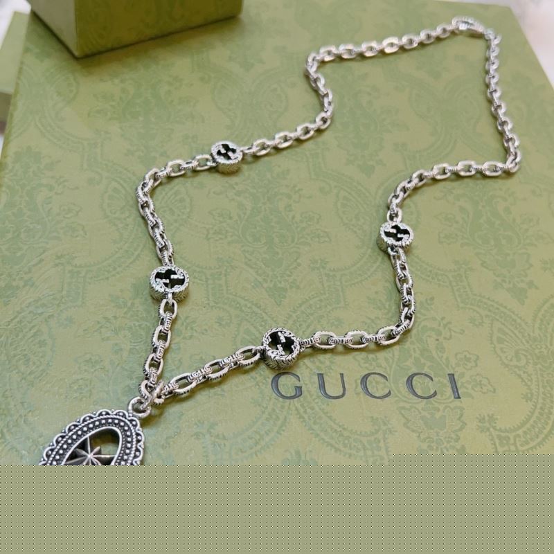 G*u*i necklaces